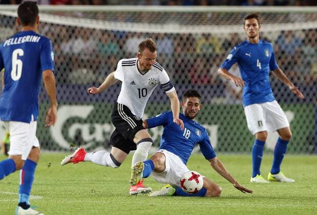 Maximilian Arnold, Roberto Gagliardini Aktion Spielszene Zweikampf Fußball Fussball U21 U 21 EM Europameisterschaft Länderspiel Saison 2016 2017 24.06.2017 DFB Nationalmannschaft GER BRDeutschland vs. Italien
