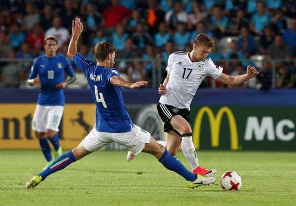Daniele Rugani, Mitchell Weiser Aktion Spielszene Zweikampf Fußball Fussball U21 U 21 EM Europameisterschaft Länderspiel Saison 2016 2017 24.06.2017 DFB Nationalmannschaft GER BRDeutschland vs. Italien