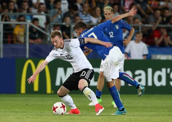 Maximilian Arnold, Domenico Berardi Aktion Spielszene Zweikampf Fußball Fussball U21 U 21 EM Europameisterschaft Länderspiel Saison 2016 2017 24.06.2017 DFB Nationalmannschaft GER BRDeutschland vs. Italien
