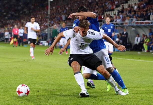 Niklas Stark, Andrea Petagna Aktion Spielszene Zweikampf Fußball Fussball U21 U 21 EM Europameisterschaft Länderspiel Saison 2016 2017 24.06.2017 DFB Nationalmannschaft GER BRDeutschland vs. Italien