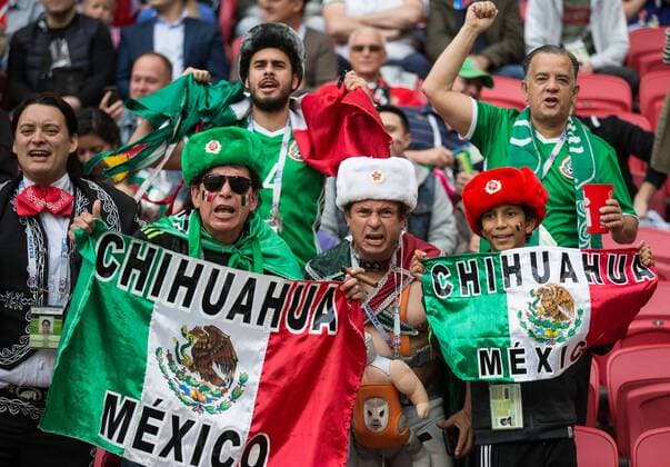 (170625) -- KAZAN, June 25, 2017 -- Fans cheer ahead of group A match between Russia and Mexico at the 2017 FIFA Confederations Cup in Kazan, Russia, on June 24, 2017. Mexico won 2-1. ) (SP)RUSSIA-KAZAN-FIFA-CONFED CUP-RUS VS MEX BaixXueqi 