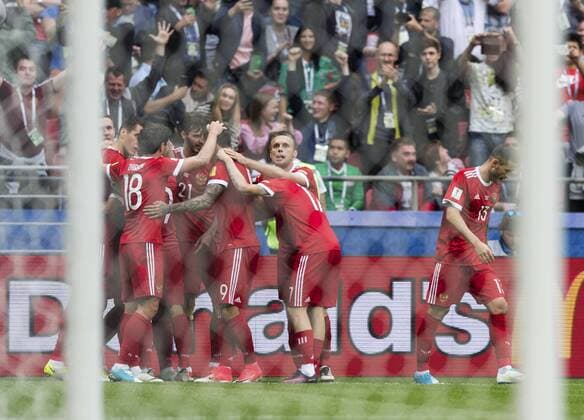 (170625) -- KAZAN, June 25, 2017 -- Players of Russia celebrate scoring during group A match between Russia and Mexico at the 2017 FIFA Confederations Cup in Kazan, Russia, on June 24, 2017. Mexico won 2-1. ) (SP)RUSSIA-KAZAN-FIFA-CONFED CUP-RUS VS MEX BaixXueqi 