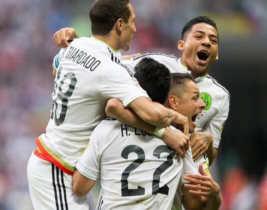 (170625) -- KAZAN, June 25, 2017 -- Players of Mexico celebrate scoring during group A match between Russia and Mexico at the 2017 FIFA Confederations Cup in Kazan, Russia, on June 24, 2017. Mexico won 2-1. ) (SP)RUSSIA-KAZAN-FIFA-CONFED CUP-RUS VS MEX BaixXueqi 