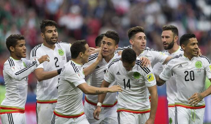 (170625) -- KAZAN, June 25, 2017 -- Players of Mexico celebrate scoring during group A match between Russia and Mexico at the 2017 FIFA Confederations Cup in Kazan, Russia, on June 24, 2017. Mexico won 2-1. ) (SP)RUSSIA-KAZAN-FIFA-CONFED CUP-RUS VS MEX BaixXueqi 