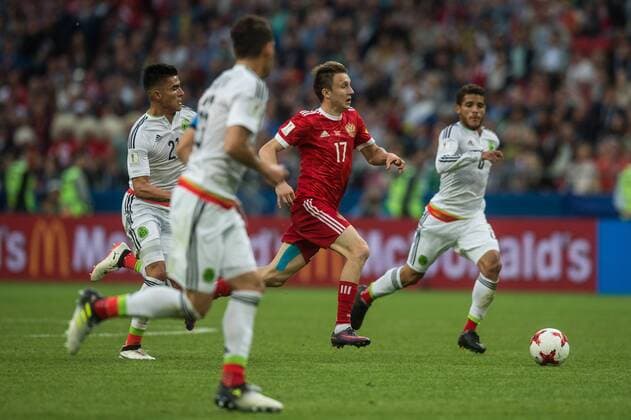 (170625) -- KAZAN, June 25, 2017 -- Aleksander Golovin (2nd R) of Russia breaks through during group A match between Russia and Mexico at the 2017 FIFA Confederations Cup in Kazan, Russia, on June 24, 2017. Mexico won 2-1. ) (SP)RUSSIA-KAZAN-FIFA-CONFED CUP-RUS VS MEX EvgenyxSinitsyn 