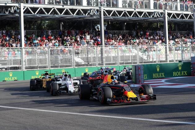 Azerbaijan Grand Prix, Baku 22 - 25 June 2017 25.06.2017 - Race, Daniel Ricciardo (AUS) Red Bull Racing RB13 leads Lance Stroll (CDN) Williams FW40 