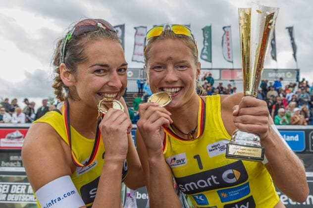 Bilder des Tages - SPORT smart Beach Tour 2017 - Supercup Kuehlungsborn; Kuehlungsborn, 25.06.2017 Anni Schumacher, Kim Behrens; Sieger Supercup Kuehlungsborn; smart Beach Tour 2017 - Supercup Kuehlungsborn am 25.06.2017. xPWx