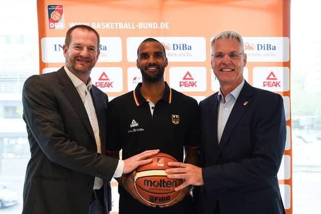 Bilder des Tages - SPORT Basketball, Herren, Nationalmannschaft, Saison 2017 18, Henrik Rödl (Assistenztrainer der Herren-Nationalmannschaft), Nationalspieler Akeem Vargas (Alba Berlin), Ralph Held (DBB-Sportdirektor), 26.06.17, Copyright: xMatthiasxKochx