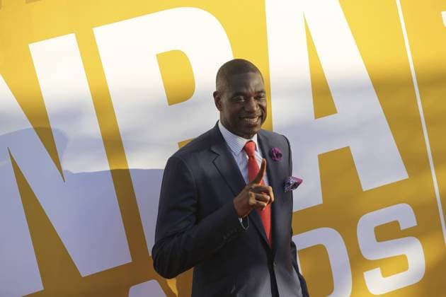 (170627) -- NEW YORK, June 27, 2017 -- Former NBA Basketball Herren USA player Dikembe Mutombo poses for photo on the red carpet at the 2017 NBA Awards in New York, the United States, June 26, 2017. ) (SP)US-NEW YORK-NBA AWARDS WangxYing 