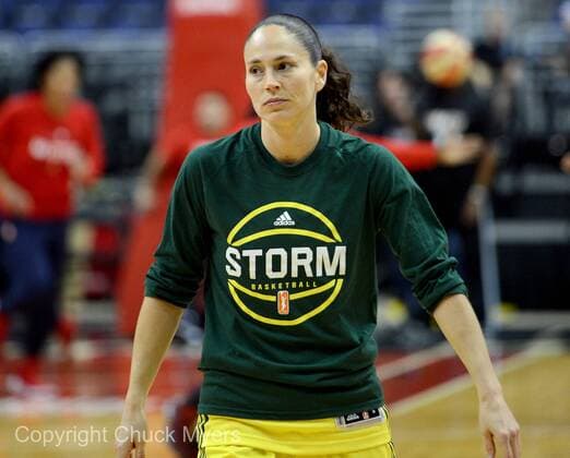June 27, 2017 - Washington, DC, USA - 20170627 - Seattle Storm guard SUE BIRD (10) warms up before the WNBA Basketball Damen USA game against the Washington Mystics at the Verizon Center in Washington. WNBA 2017 - Washington Mystics beat the Seattle Storm, 100-70 - ZUMAm139 20170627_zap_m139_005 Copyright: xChuckxMyersx