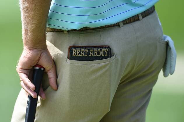 JUN 29, 2017 - Billy Hurley III (USA) stands with his Beat Army yardage book during the opening round at the 2017 Quicken Loans National at the Tournament Players Club in Potomac MD. PGA Golf Herren 2017: Quicken Loans National JUN 29 - ZUMAcjm_ 20170629_zaf_cjm_014 Copyright: xJohnxMiddlebrookx