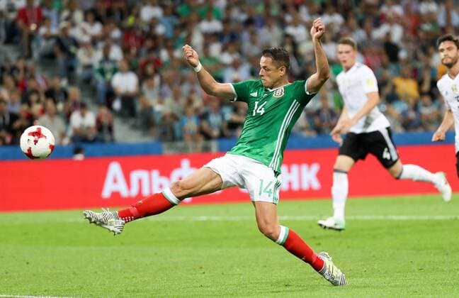 (170630) -- SOCHI, June 30, 2017 -- Javier Hernandez (front) of Mexico shoots for a goal during the semifinal match of the 2017 FIFA Confederations Cup against Germany in Sochi, Russia, June 29, 2017. Mexico lost 1-4. ) (SP)RUSSIA-SOCHI-2017 FIFA CONFEDERATIONS CUP-SEMIFINAL-GER VS MEX XuxZijian 