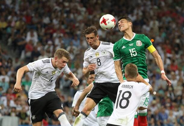 Bilder des Tages SPORT (170630) -- SOCHI, June 30, 2017 -- Leon Goretzka (top R2) of Germany competes for a header with Hector Moreno (top R1) of Mexico during the semifinal match of the 2017 FIFA Confederations Cup in Sochi, Russia, June 29, 2017. Germany won 4-1. ) (SP)RUSSIA-SOCHI-2017 FIFA CONFEDERATIONS CUP-SEMIFINAL-GER VS MEX XuxZijian 