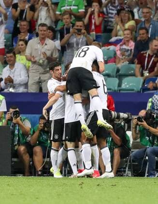 (170630) -- SOCHI, June 30, 2017 -- Players of Germany celebrate after Leon Goretzka scores their first goal during the semifinal match of the 2017 FIFA Confederations Cup against Mexico in Sochi, Russia, June 29, 2017. Germany won 4-1. ) (SP)RUSSIA-SOCHI-2017 FIFA CONFEDERATIONS CUP-SEMIFINAL-GER VS MEX XuxZijian 