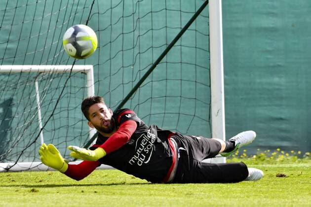Mouez Hassen (OGC Nice) FOOTBALL : Reprise de l entrainement de l OGC Nice - 30 06 2017 NorbertScanella Panoramic 