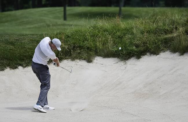 POTOMAC, MD - JUNE 30: Nick Watney hits out of a bunker along the 8th fairway during the second round of the Quicken Loans National on June 30, 2017 at TPC Potomac at Avenel Farm in Potomac, MD.(Photo by Justin Cooper Icon Sportswire) GOLF: JUN 30 PGA Golf Herren - Quicken Loans National - Second Round Icon170630024 EDITORIAL USE ONLY