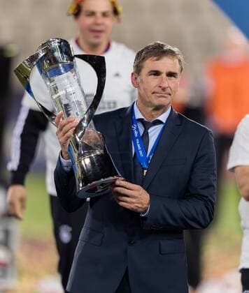 Fussball International U 21 Europameisterschaft 2017 in Krakau 30.06.2017 Finale Deutschland - Spanien Trainer Stefan Kuntz (Deutschland) mit EM Pokal 