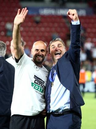 Trainer Stefan Kuntz Daumen, Co Trainer Antonio di Salvo Titelgewinn Mannschaft Team Siegerehrung Freude Emotion jubelnd Jubel nach Sieg Fußball Fussball Finale U21 U 21 EM Europameisterschaft Länderspiel Saison 2016 2017 30.06.2017 in Krakau Polen DFB Nationalmannschaft GER BRDeutschland vs. Spanien ESP