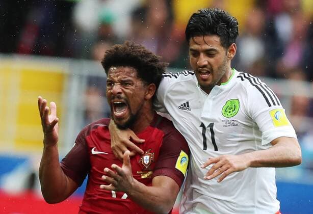 MOSCOW, RUSSIA â€“ JULY 2, 2017: Portugalâ€™s Eliseu (L) and Mexicoâ€™s Carlos Vela struggle for the ball in their 2017 FIFA Confederations Cup third place football match at Otkrytie Arena. Sergei Savostyanov TASS  TS055C8C