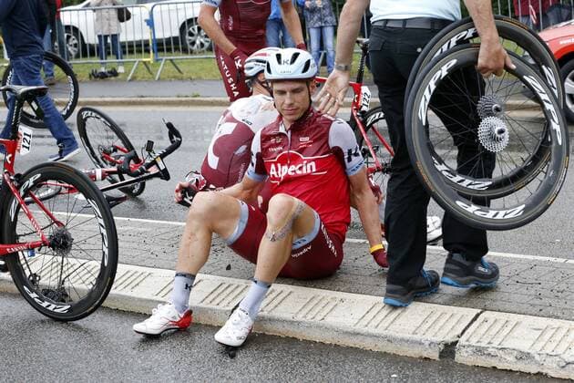 Themen der Woche - SPORT Bilder des Tages - SPORT German Tony Martin of Team Katusha Alpecin pictured after a crash during the second stage of the 104rth edition of the Tour de France cycling race, 203,5km from Dusseldorf, Germany, to Liege, Belgium, Sunday 02 July 2017. This year s Tour de France takes place from July first to July 23rd. YUZURUxSUNADA  x05124909x