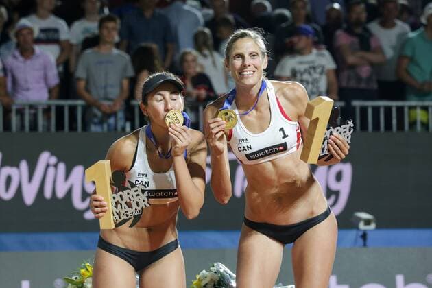 Themen der Woche - SPORT Bilder des Tages - SPORT (170702) -- POREC, July 2, 2017 -- Winners Sarah Pavan (R) and Melissa Humana-Paredes of Canada celebrate victory over Barbora Hermannova and Marketa Slukova of Czech after the women s final match of FIVB Swatch Beach volleyball Beachvolleyball Major Series in Porec, Croatia, on July 1, 2017. ) (SP)CROATIA-POREC-BEACH VOLLEYBALL-FIVB-MAJOR SERIES-WOMEN S FINAL LukaxStanzl 