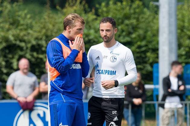 Gelsenkirchen, Germany, 2017-07-04, Training FC Schalke 04, Johannes Geis (S04) und Trainer Domenico Tedesco (S04) ( DeFodi001