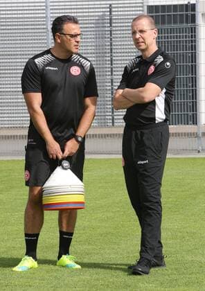 Regionalliga West, Saison 2017 2018, Fototermin Fortuna Düsseldorf U 23. - vl; Taskin Aksoy ( Trainer links) und Michael Kuhn ( Teammannager ) ( beide Fortuna Düsseldorf U 23 )