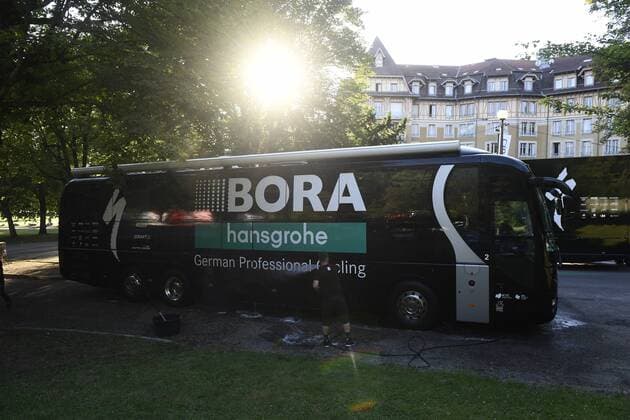 Bilder des Tages - SPORT Illustration shows Bora - Hansgrohe team bus after the announce of the Tour commissionners to exclude Peter Sagan cyclist for his gesture towards Cavendish in the final sprint of today stage, the fourth stage of the 104th edition of the Tour de France cycling race, 207,5 km from Mondorf-les-Bains, Luxembourg, to Vittel, France, Tuesday 04 July 2017. This year s Tour de France takes place from July first to July 23rd. YORICKxJANSENS  x05126200x