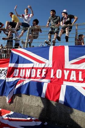 Schottische Fans auf dem Zaun, Gitter, Fahnen, Union Jack 04.07.2017 Fussball Europa League Qualifikation, 1. Runde, Saison 2017-2018 04.07.2017 LUX, ELQ, FC Progres Niederkorn (LUX) - Glasgow Rangers FC (SCO) Stade Josy Barthel, Luxemburg 