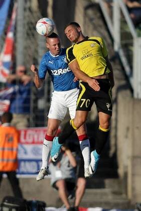 Bilder des Tages - SPORT Kopfballduell zwischen Kenny Miller (Rangers 9) und Yann Matias (Niederkorn 70) 04.07.2017 Fussball Europa League Qualifikation, 1. Runde, Saison 2017-2018 04.07.2017 LUX, ELQ, FC Progres Niederkorn (LUX) - Glasgow Rangers FC (SCO) Stade Josy Barthel, Luxemburg 