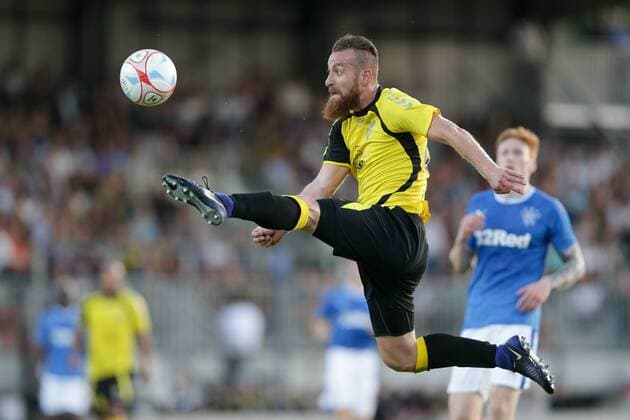 Aleksandre Karapetian (Niederkorn 87) nimmt den Ball aus der Luft an 04.07.2017 Fussball Europa League Qualifikation, 1. Runde, Saison 2017-2018 04.07.2017 LUX, ELQ, FC Progres Niederkorn (LUX) - Glasgow Rangers FC (SCO) Stade Josy Barthel, Luxemburg 