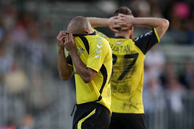 Emmanuel Francoise (Niederkorn 14) und Aleksandre Karapetian (Niederkorn 87) sind enttaeuscht, frustriert, Entaeuschung, Frust, Emotionen 04.07.2017 Fussball Europa League Qualifikation, 1. Runde, Saison 2017-2018 04.07.2017 LUX, ELQ, FC Progres Niederkorn (LUX) - Glasgow Rangers FC (SCO) Stade Josy Barthel, Luxemburg 