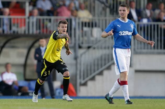 Sebastien Thill (Niederkorn 31) fordert einen Freistoss 04.07.2017 Fussball Europa League Qualifikation, 1. Runde, Saison 2017-2018 04.07.2017 LUX, ELQ, FC Progres Niederkorn (LUX) - Glasgow Rangers FC (SCO) Stade Josy Barthel, Luxemburg 