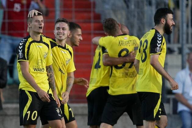 Bilder des Tages - SPORT Niederkorn jubelt, freut sich, Jubel, Freude nach 1:0, Olivier Thill (Niederkorn 10), Mike Schneider (Niederkorn 11) 04.07.2017 Fussball Europa League Qualifikation, 1. Runde, Saison 2017-2018 04.07.2017 LUX, ELQ, FC Progres Niederkorn (LUX) - Glasgow Rangers FC (SCO) Stade Josy Barthel, Luxemburg 
