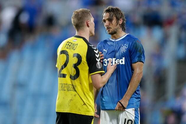 Adrien Ferino (Niederkorn 23) diskutiert mit Niko Kranjcar (Rangers 19) 04.07.2017 Fussball Europa League Qualifikation, 1. Runde, Saison 2017-2018 04.07.2017 LUX, ELQ, FC Progres Niederkorn (LUX) - Glasgow Rangers FC (SCO) Stade Josy Barthel, Luxemburg 