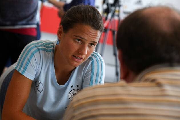 Dzsenifer Marozsan (DFB-Frauen, 10) im Interview, Einzelgespräch, Einzelbild, Fussball, Frauen, Media Day DFB-Frauen, xozx