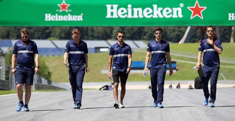 FORMULA 1 - GP of Austria 2017 SPIELBERG,AUSTRIA,06.JUL.17 - MOTORSPORTS, FORMULA 1 - Grand Prix of Austria, Red Bull Ring, preview. Image shows Pascal Wehrlein (GER Sauber) with teammembers. GEPAxpictures xChristianxWalgram