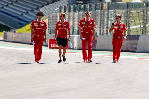 Sebastian Vettel (Scuderia Ferrari) besichtigt mit Teammitgliedern die Strecke, Grosser Preis von Oesterreich 2017, Rennen, Motorsport, Formel 1, 06.07.2017, Spielberg Copyright: xNeis Eibner-Pressefotox EP_ANS