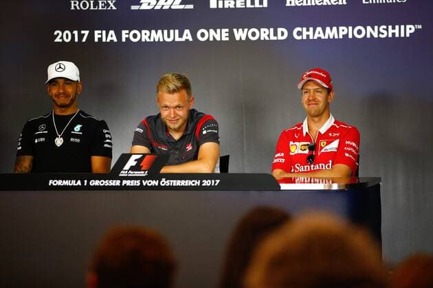 Motorsports: FIA Formula One World Championship WM Weltmeisterschaft 2017, Grand Prix of Austria, 44 Lewis Hamilton (GBR, Mercedes AMG Petronas F1 Team), 20 Kevin Magnussen (DNK, Haas F1 Team), 5 Sebastian Vettel (GER, Scuderia Ferrari), Spielberg Austria xHOCHxZWEIx
