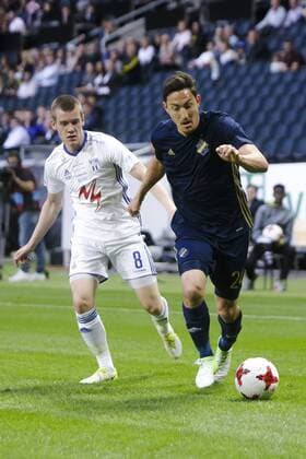170706 AIK:s Stefan Ishizaki och Klaksvik Joannes Bjartalid under fotbollsmatchen i kvalet till Europa League mellan AIK och Klaksvik den 6 Juli 2017 i Stockholm.  Copyright: KentaxJönsson BB170706KJ017