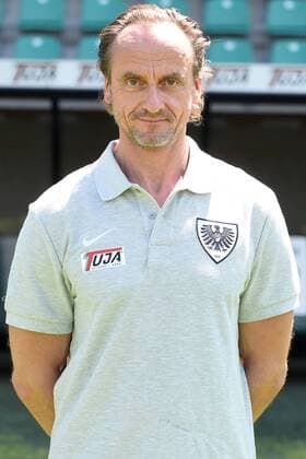 Fußball 3. Liga, Porträttermin 2017 2018 SC Preußen Münster am 06.07.2017 im Preußenstadion in Münster Mannschaftsarzt Dr. Cornelius Müller-Rensmann (Muenster) MT
