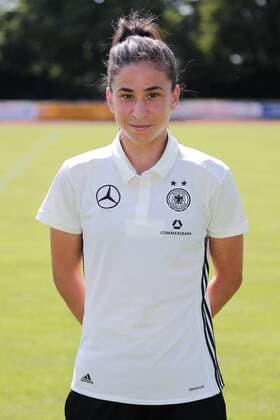 Hasret Kayikci (DFB-Frauen, 23), Porträt, Portrait, Einzelbild, Vorstellung, Präsentation, Europameisterschaft 2017, EM-Kader der DFB-Frauen zur UEFA Women s EURO 2017, Deutschland, Deutscher Kader, Fussball, Frauen, Fototermin DFB-Frauen, EM-Kader 2017, xozx
