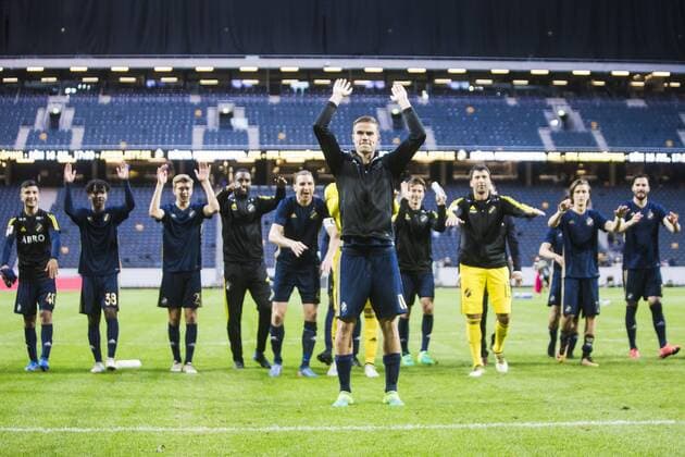 170706 AIK:s Eero Markkanen med lagkamrater jublar efter fotbollsmatchen i kvalet till Europa League mellan AIK och Klaksvik den 6 Juli 2017 i Solna.  Copyright: KentaxJönsson BB170706KJ031