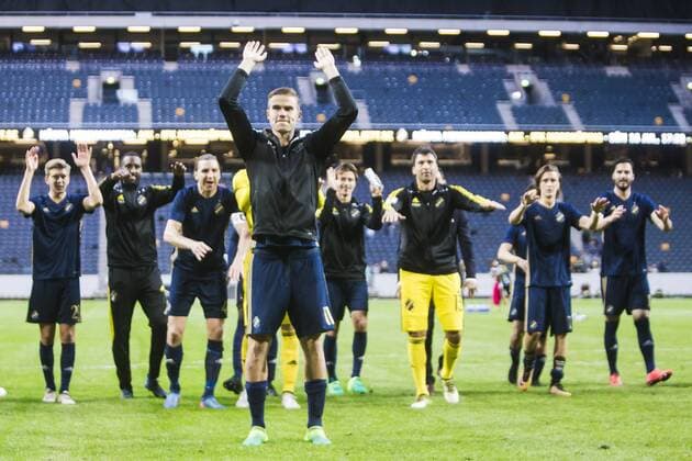170706 AIK:s Eero Markkanen med lagkamrater jublar efter fotbollsmatchen i kvalet till Europa League mellan AIK och Klaksvik den 6 Juli 2017 i Solna.  Copyright: KentaxJönsson BB170706KJ033