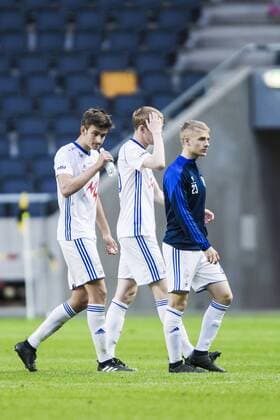 170706 Klaksvik spelare deppar efter fotbollsmatchen i kvalet till Europa League mellan AIK och Klaksvik den 6 Juli 2017 i Solna.  Copyright: KentaxJönsson BB170706KJ038