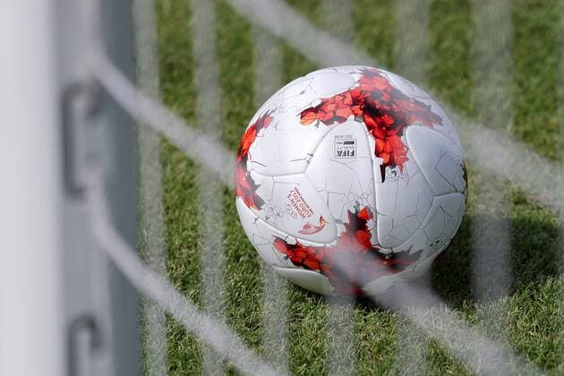 Ein Ball der Marke adidas zur UEFA Women s EURO 2017 The Netherlands liegt hinter dem Tornetz auf dem Rasen, offizieller Spielball, Symbolfoto, Symbolbild, Symbol, Fussball, Frauen, Fototermin Training DFB-Frauen, xozx