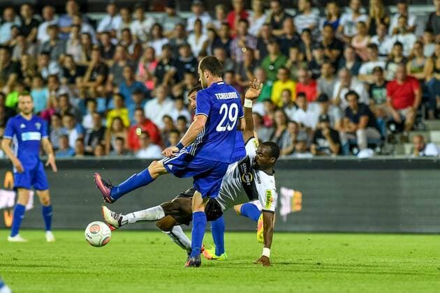 SOCCER - UEFA EL quali, Altach vs Chikhura ALTACH,AUSTRIA,06.JUL.17 - SOCCER - UEFA Europa League qualification, SCR Altach vs FC Chikhura Sachkhere. Image shows Zaza Chelidze (Chikhura) and Louis Clement Ngwat Mahop (Altach). GEPAxpictures xOliverxLerch