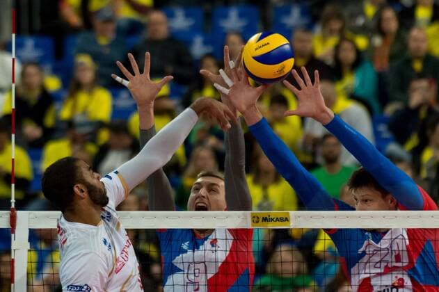 Liga Mundial Fran?a x S?rvia CURITIBA, PR - 06.07.2017: LIGA MUNDIAL FRANÇA X SÉRVIA - Earvin Ngapeth, Nikola Jovovic and Srecko Lisinac during the final phase of the World Volleyball League, between France and Serbia, held at the Arena da Baixada in Curitiba, PR. (Photo: Reinaldo Reginato Fotoarena) x1351603x  ReinaldoxReginato