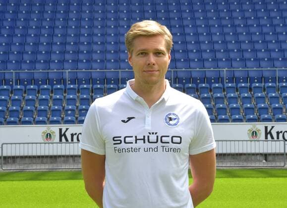 04.07.2017, Fussball, 2. LIGA, Saison 2017 2018, SCHÜCO-ARENA, BIELEFELD Fußball, GER, 2.BL, Portraittermin 2017 2018, DSC Arminia Bielefeld Dr. Stefan Budde (Mannschaftsarzt Arminia Bielefeld), Aktion, Einzelbild, Quer