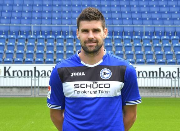 04.07.2017, Fussball, 2. LIGA, Saison 2017 2018, SCHÜCO-ARENA, BIELEFELD Fußball, GER, 2.BL, Portraittermin 2017 2018, DSC Arminia Bielefeld Florian Dick (Arminia Bielefeld), Aktion, Einzelbild, Quer, Portrait